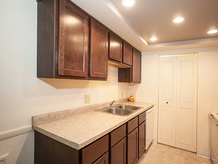 Autumn Creek Apartment Homes — Photo 16