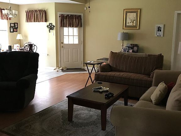 2nd image of 1515 Hillcrest Dr