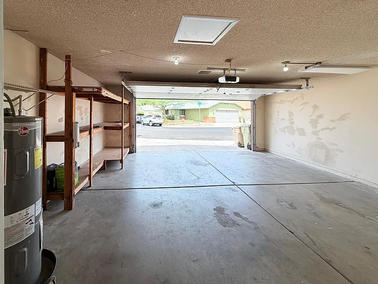 11815 N 65th Dr — Photo 36