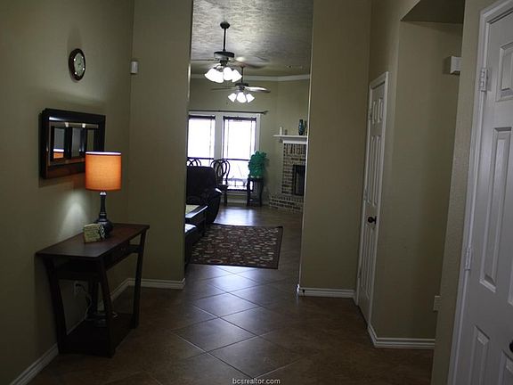 2nd image of 913 Ladove Dr