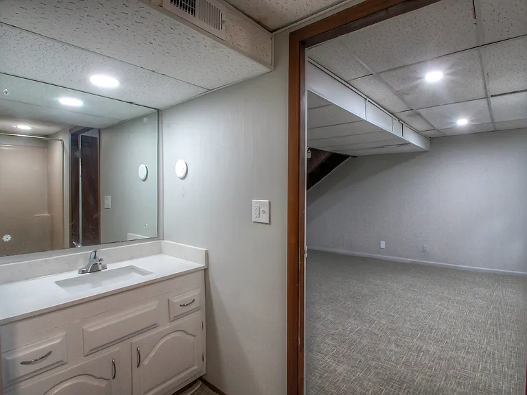 7747 Howe Dr — Photo 24