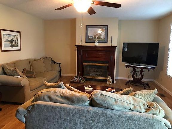 2nd image of 517 Davis Ct