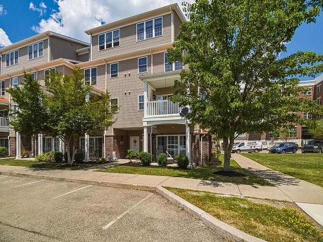 1st image of 321 Breeze Point Cir #5