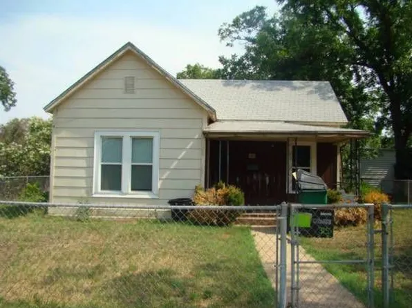 102 W Magnolia Ave, Iowa Park, TX 76367