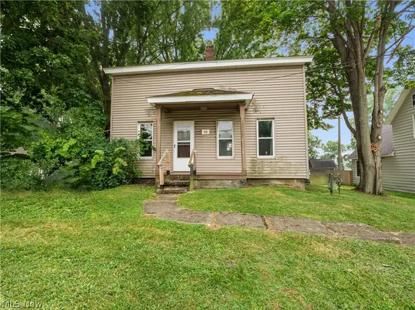 3010 Wadsworth Rd, Barberton, OH 44203