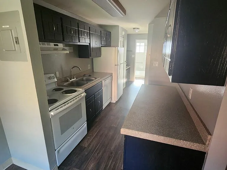 Crestview Apartments — Photo 19