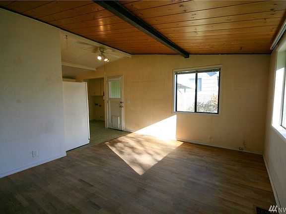 4th image of 4053 SE Harriet St
