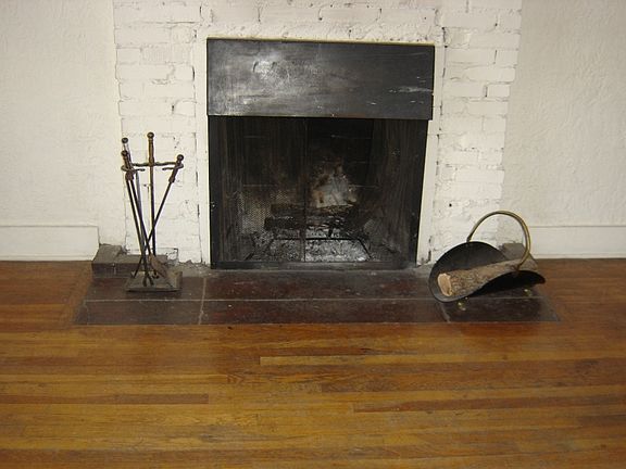 5th image of 210 Vassar Dr SE