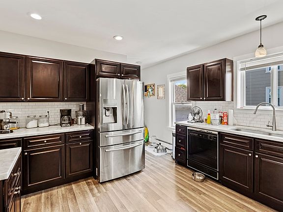 5th image of 10 Hartford St