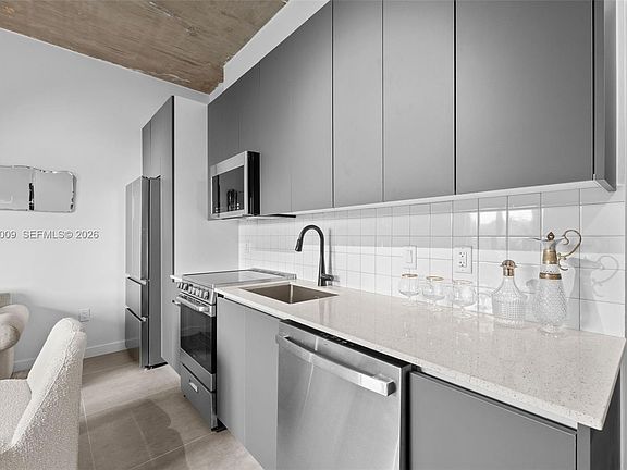 4th image of 315 NW 32nd St #303