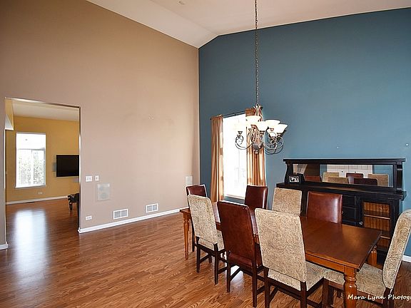 5th image of 2106 Fairview Ln
