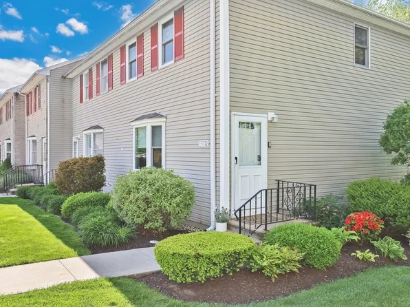 200 Lambert Ter Unit 42, Chicopee, MA 01020