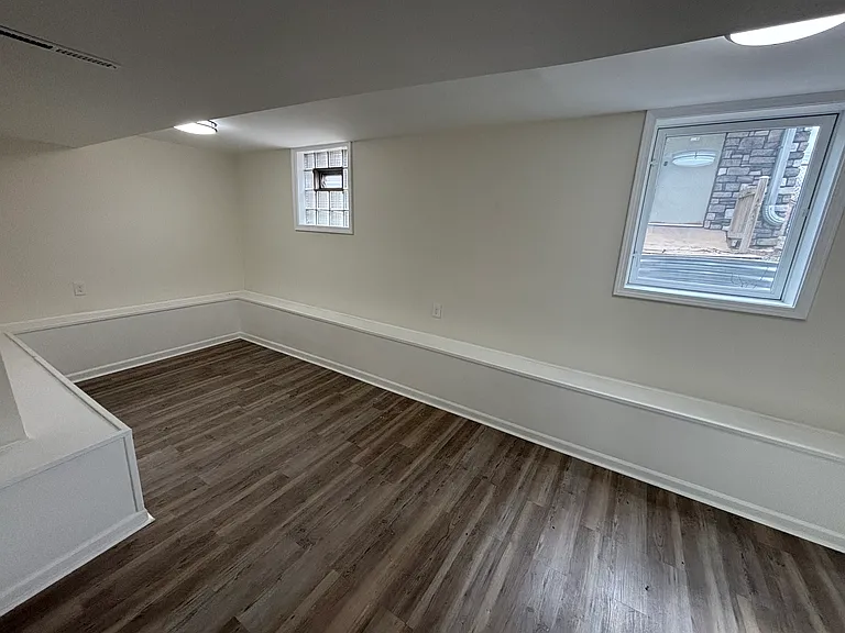 1368 Waite St — Photo 9