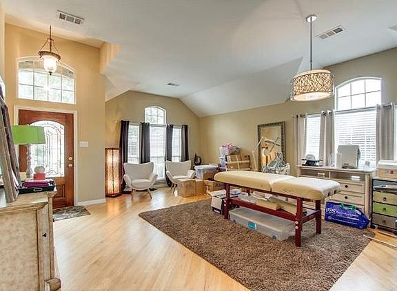 5th image of 3825 Birchmont Dr