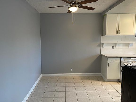 4th image of 1129 S Oakhurst Dr APT 102