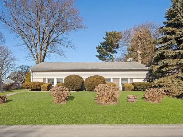 140 Moorland St, Fall River, MA 02724