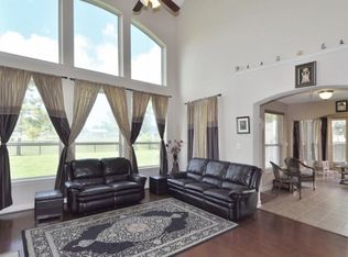 2724 Ravens Creek Dr, Pearland, TX 77584