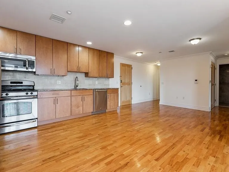 17 Meadow Rd #407 — Photo 2