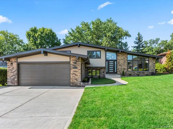 9039 Windsor Dr, Palos Hills, IL 60465