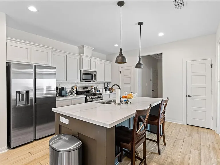 1321 Xavier Ave — Photo 6
