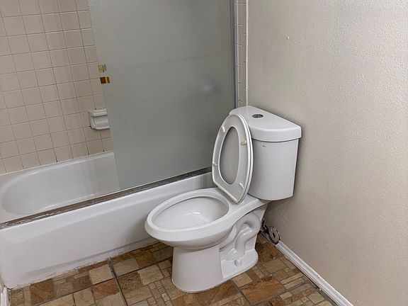 3rd image of 2204 King James Pl