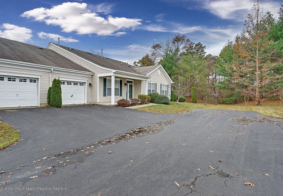 1st image of 27 Golden Willows Ave