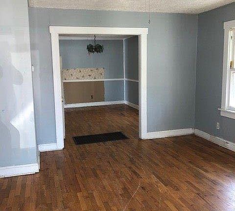 3rd image of 847 Columbia Ave