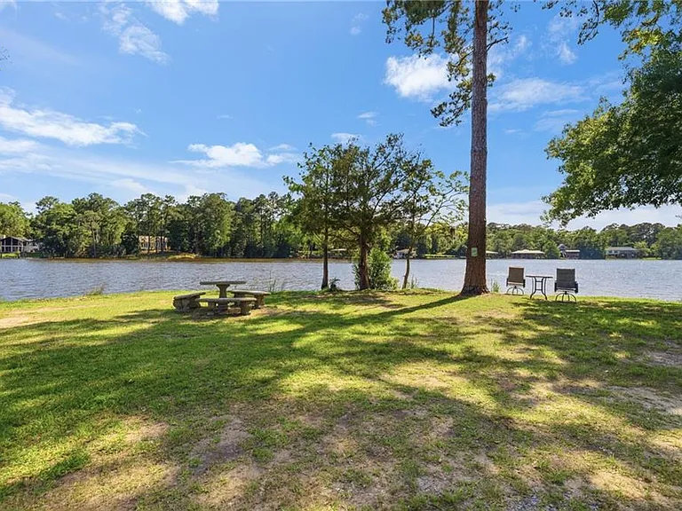 337 Riverbend Dr — Photo 18