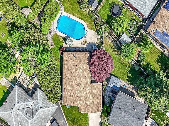 3rd image of 40 Bermuda Ct