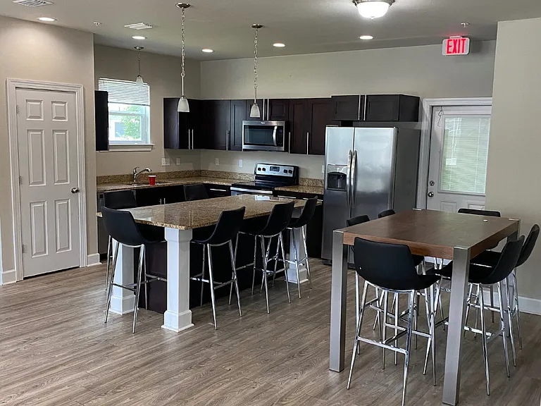 1807 Belle Vue Way — Photo 16