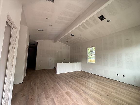4th image of 2714 Springdale St