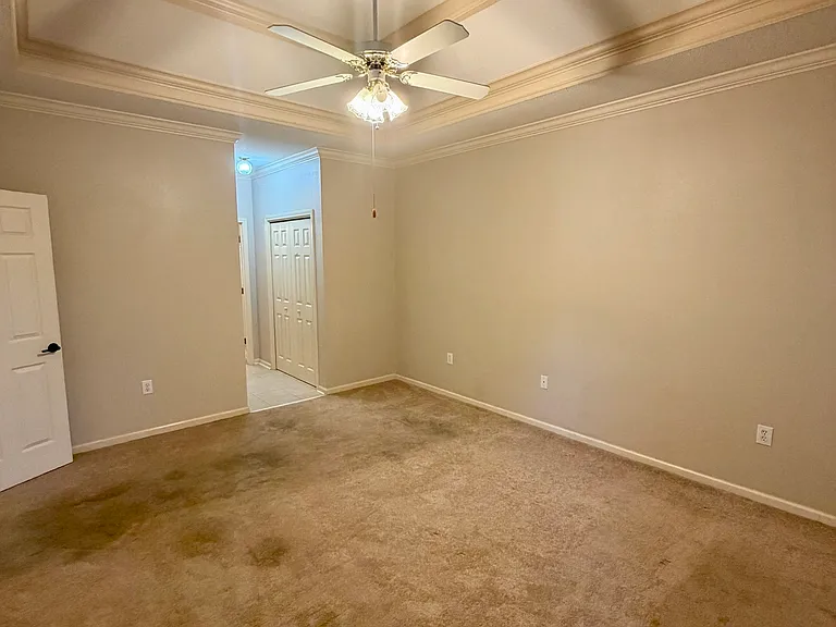 213 Carrington Ln — Photo 31