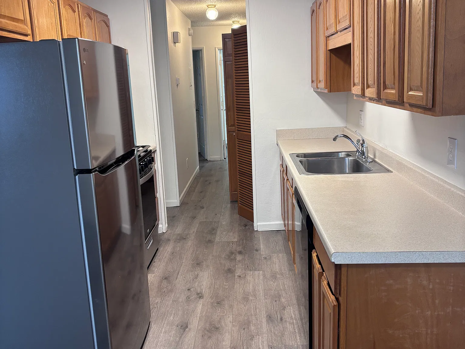 2 bed, 925 sqft, $2,000 — Photo 2