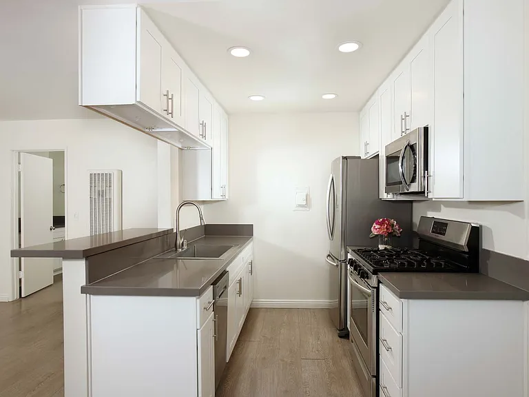 441 W Burchett St — Photo 28