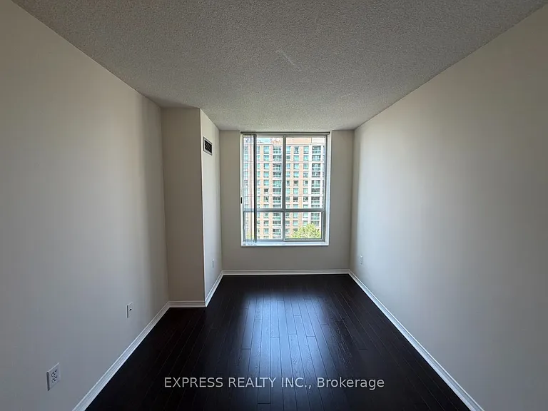 942 Yonge St #212 — Photo 8