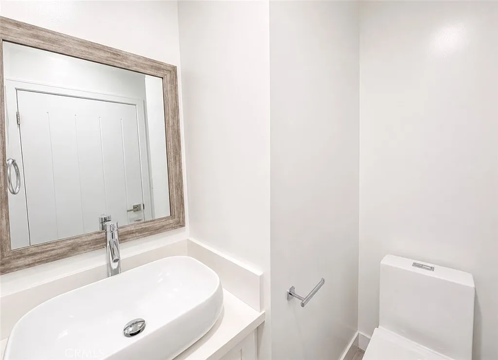 4 bed, 4.5 bath, 1931 sqft, $4,400 — Photo 4