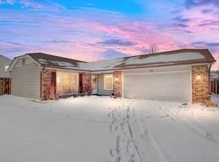 13 Arrowwood Ct, Streamwood, IL 60107