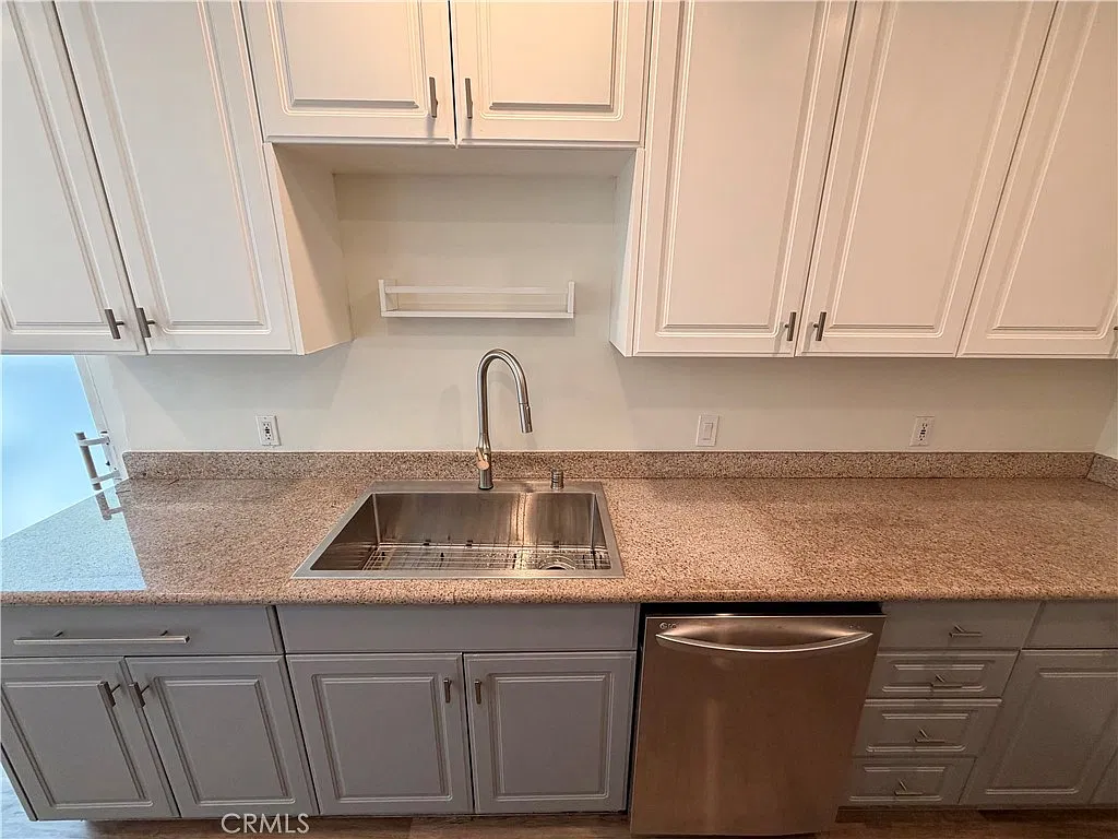 3 bed, 1123 sqft, $4,600 — Photo 4
