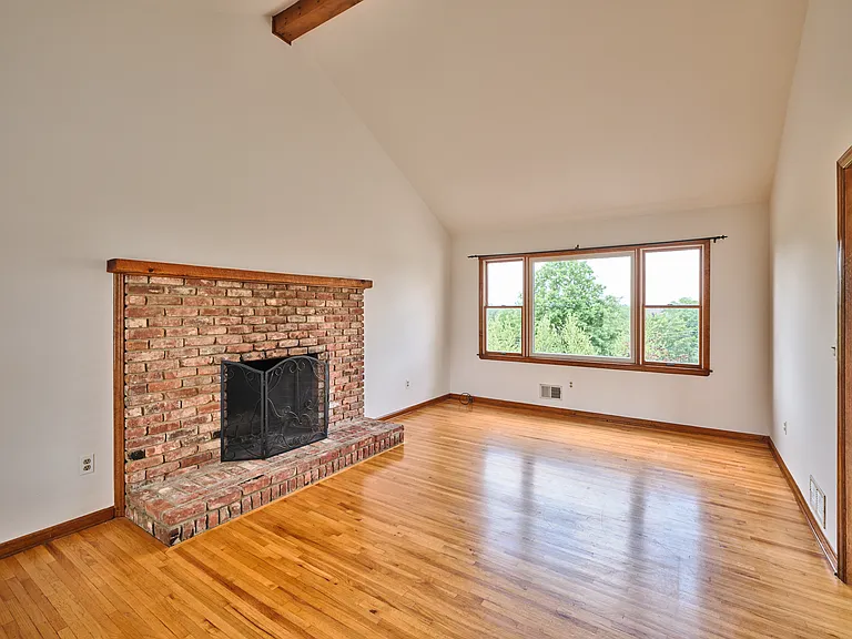 815 Clawson Ave — Photo 22