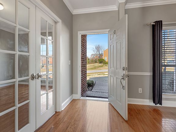 3rd image of 352 Dandridge Dr