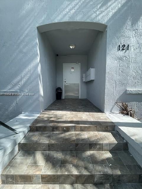 1st image of 121 NE 55th St APT 6