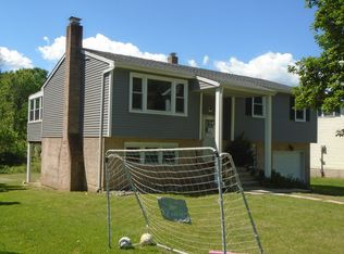 1252 Woodcrest Dr, Reading, PA 19607