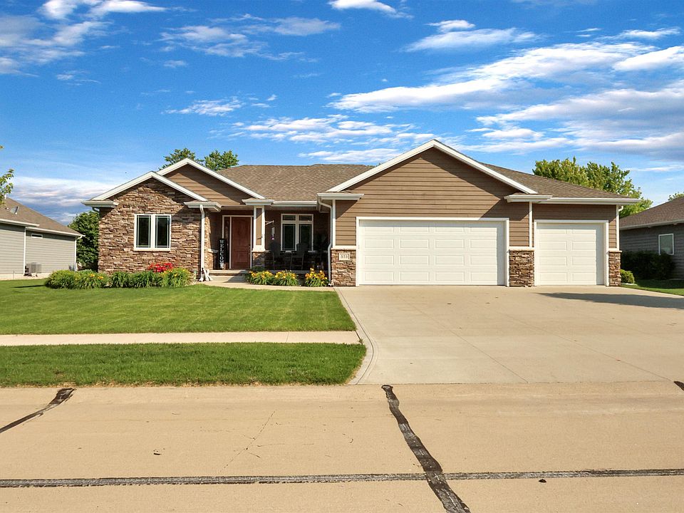 1st image of 573 Sandstone Cir