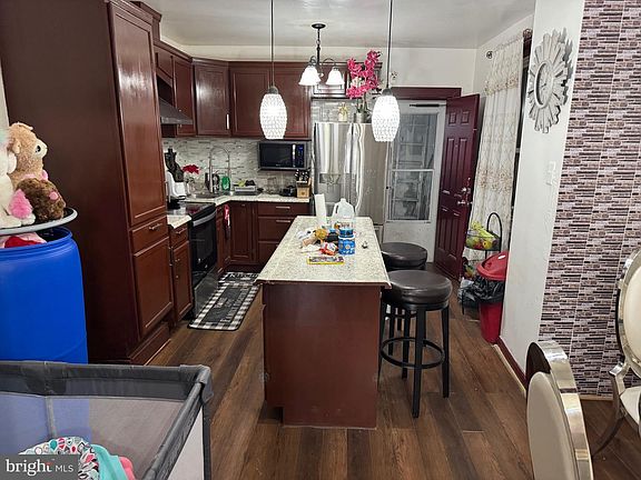 4th image of 60 N Yewdall St