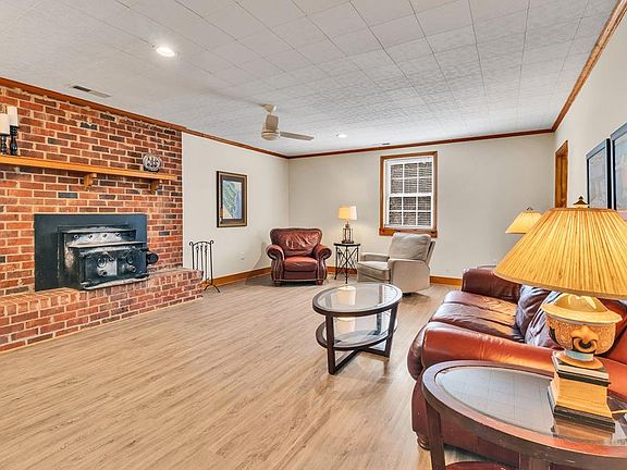 2nd image of 239 Lane Rd