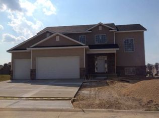 4896 Allen Rd, Bettendorf, IA 52722