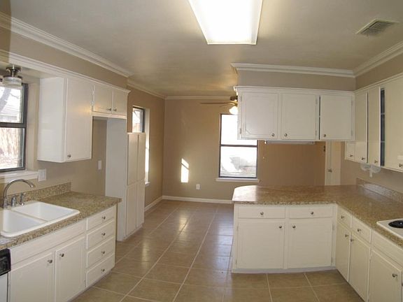 5th image of 2605 Jasmine St