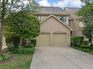 8610 Thistlewood Ct, Darien, IL 60561