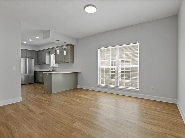 132 Wingate Ave — Photo 10