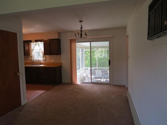 3rd image of 50 Russell Dr